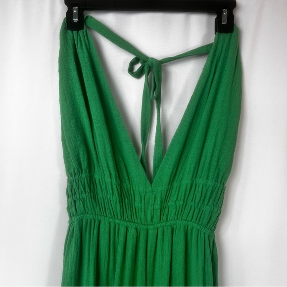 NWT Stunning Season Green Backless Wide Leg Halter
Jumpsuit size:L - Picture 7 of 15